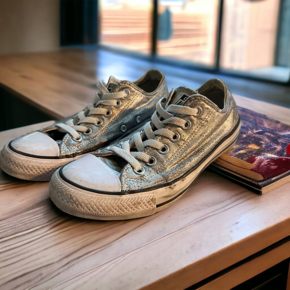 Converse Silver Metallic Low Top Shoes 153180F Lace Up Size 5 Mens 7 Women READ